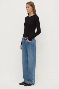 Low Rise Relaxed Jean